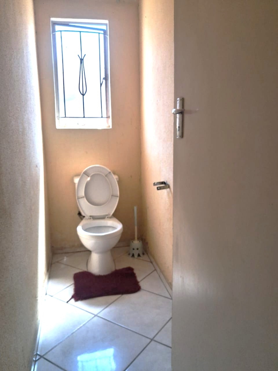 10 Bedroom Property for Sale in Clayville Gauteng