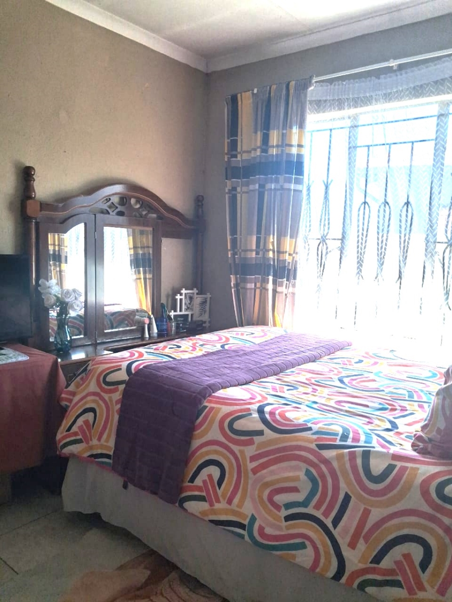 10 Bedroom Property for Sale in Clayville Gauteng
