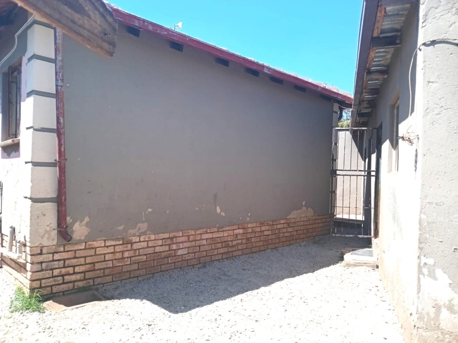 10 Bedroom Property for Sale in Clayville Gauteng