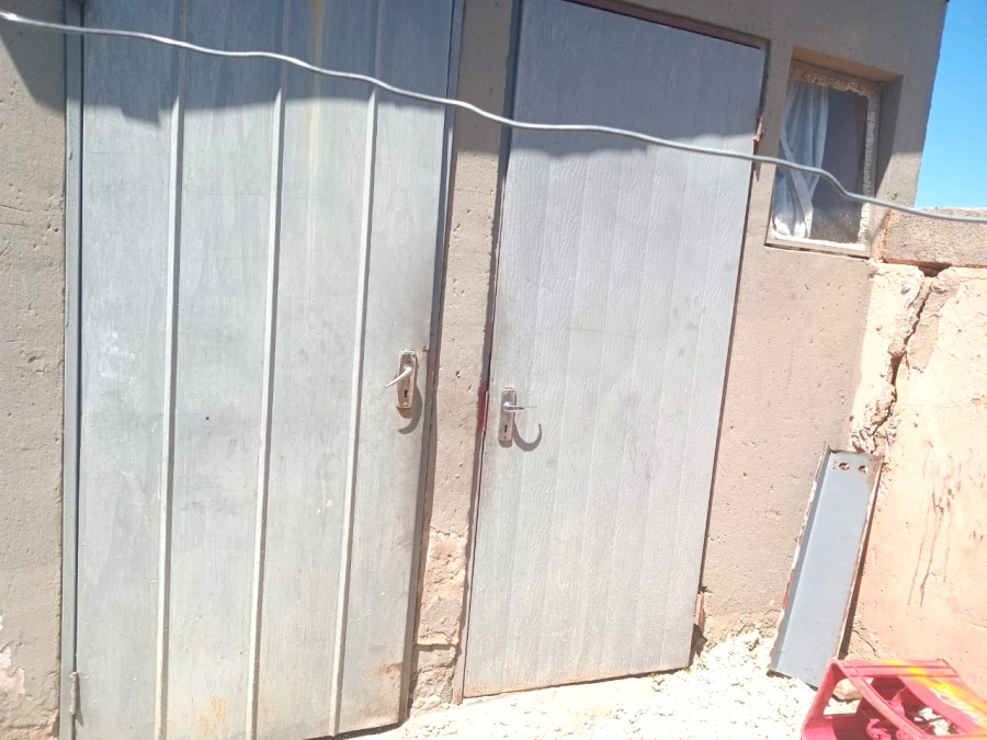 10 Bedroom Property for Sale in Clayville Gauteng