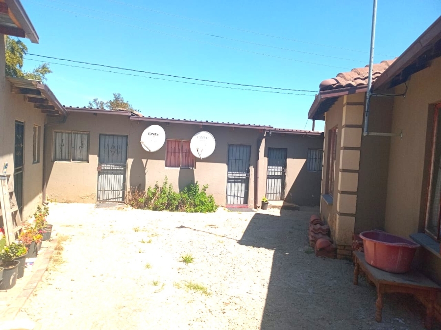 10 Bedroom Property for Sale in Clayville Gauteng