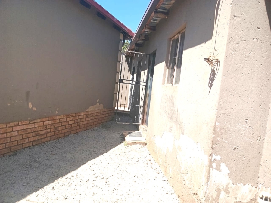 10 Bedroom Property for Sale in Clayville Gauteng