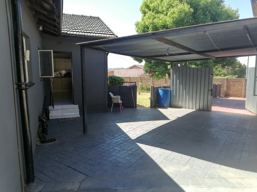 3 Bedroom Property for Sale in Birchleigh Gauteng