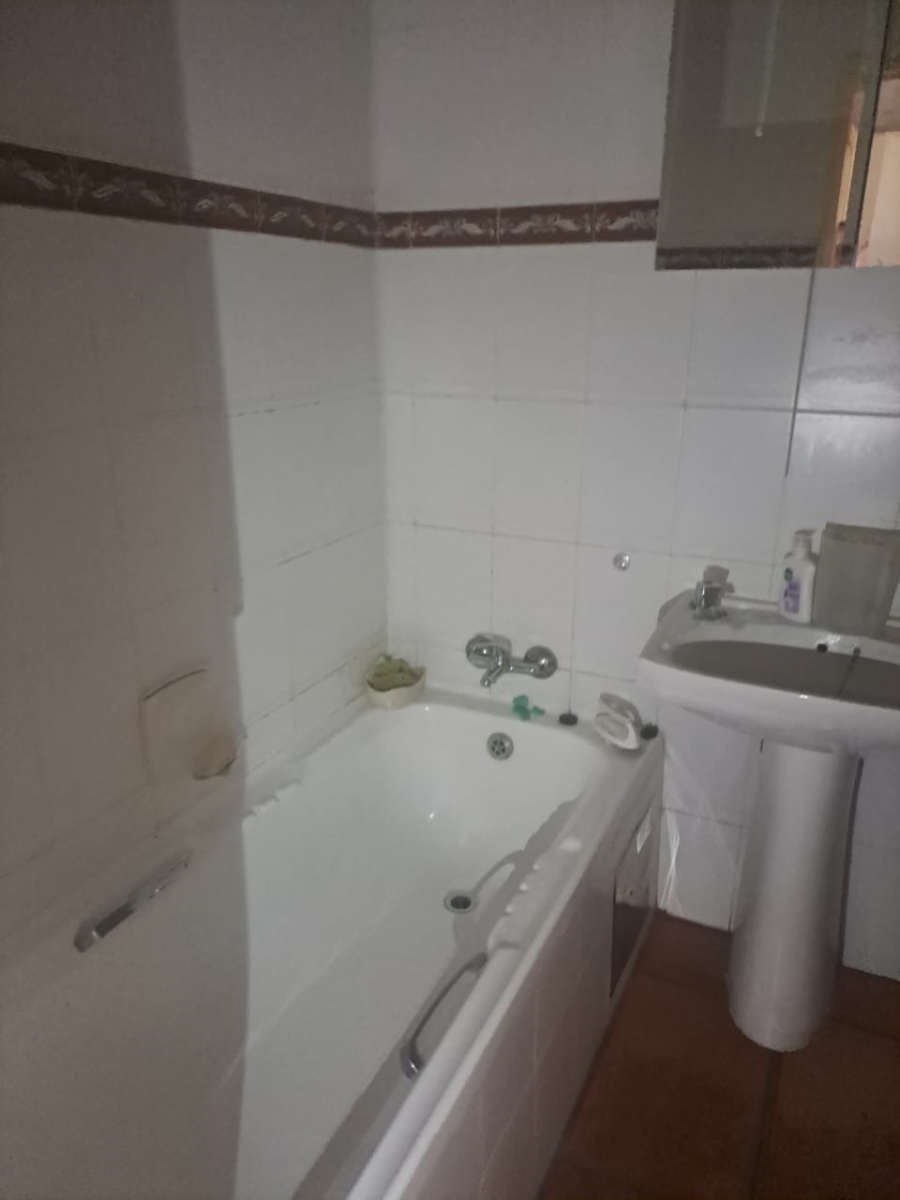 3 Bedroom Property for Sale in Three Rivers Proper Gauteng