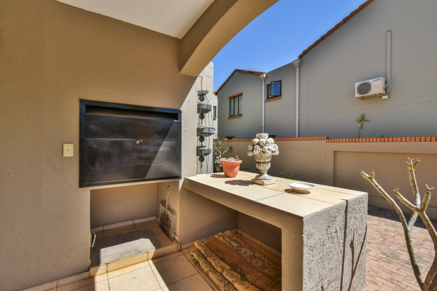 4 Bedroom Property for Sale in Rietvalleirand Gauteng