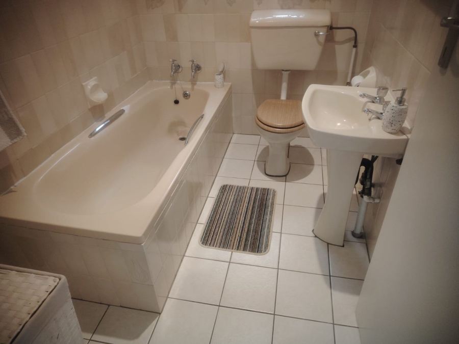 2 Bedroom Property for Sale in Greenhills Gauteng