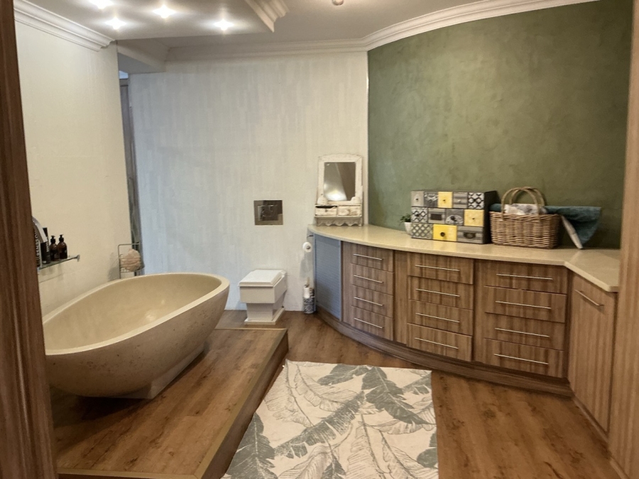 4 Bedroom Property for Sale in Midstream Estate Gauteng