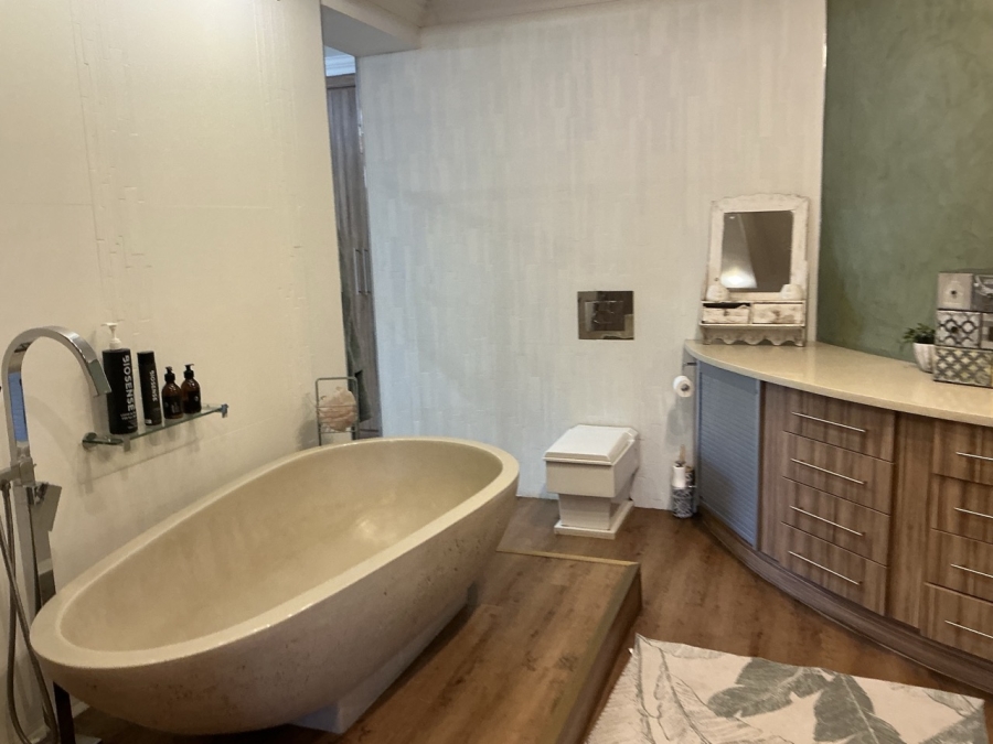 4 Bedroom Property for Sale in Midstream Estate Gauteng