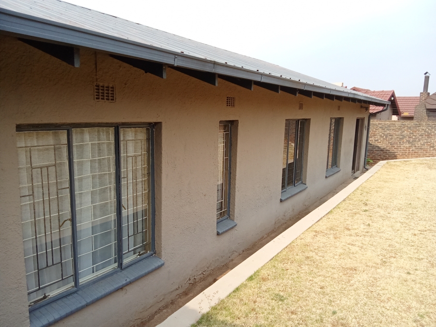 4 Bedroom Property for Sale in Lindhaven Gauteng