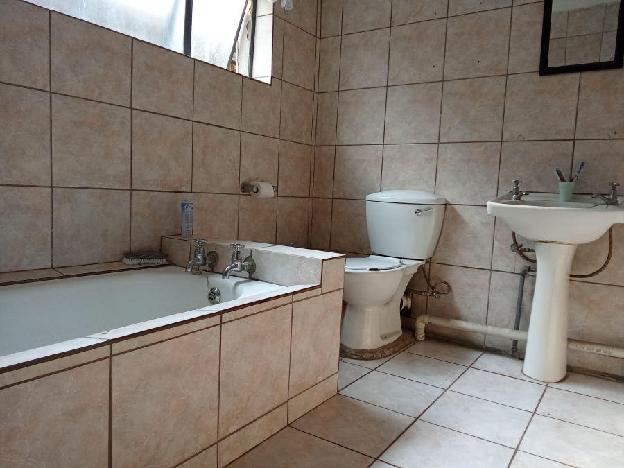 4 Bedroom Property for Sale in Lindhaven Gauteng