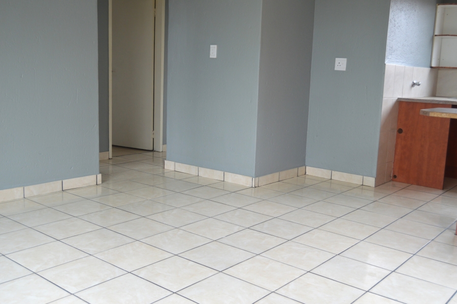 To Let 3 Bedroom Property for Rent in Greenhills Gauteng