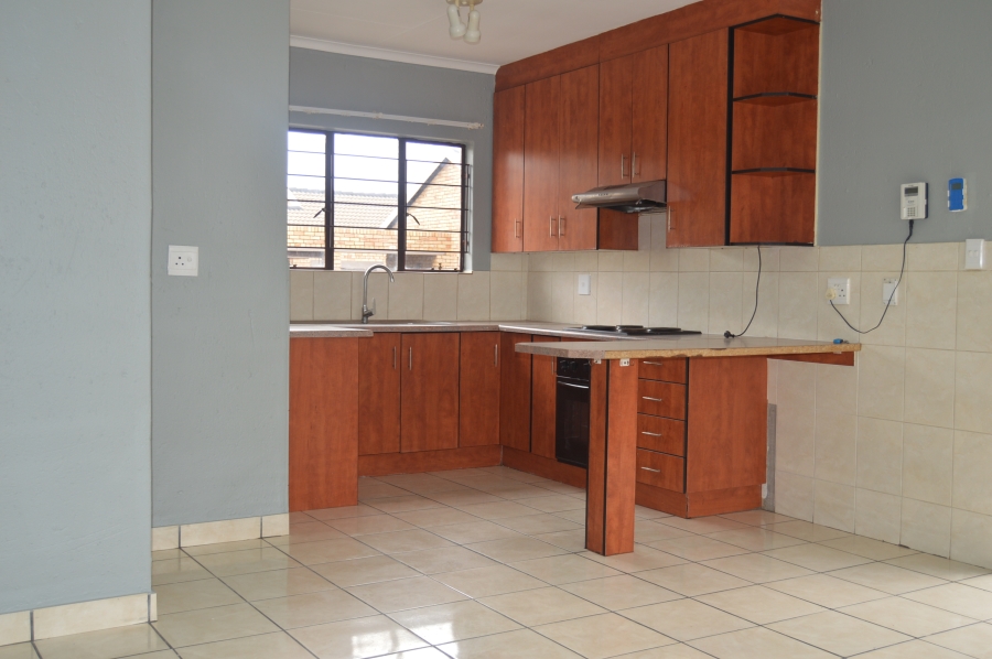 To Let 3 Bedroom Property for Rent in Greenhills Gauteng