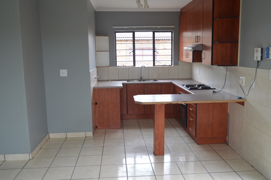 To Let 3 Bedroom Property for Rent in Greenhills Gauteng