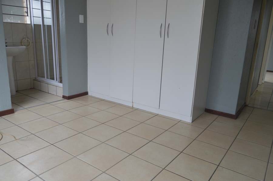 To Let 3 Bedroom Property for Rent in Greenhills Gauteng