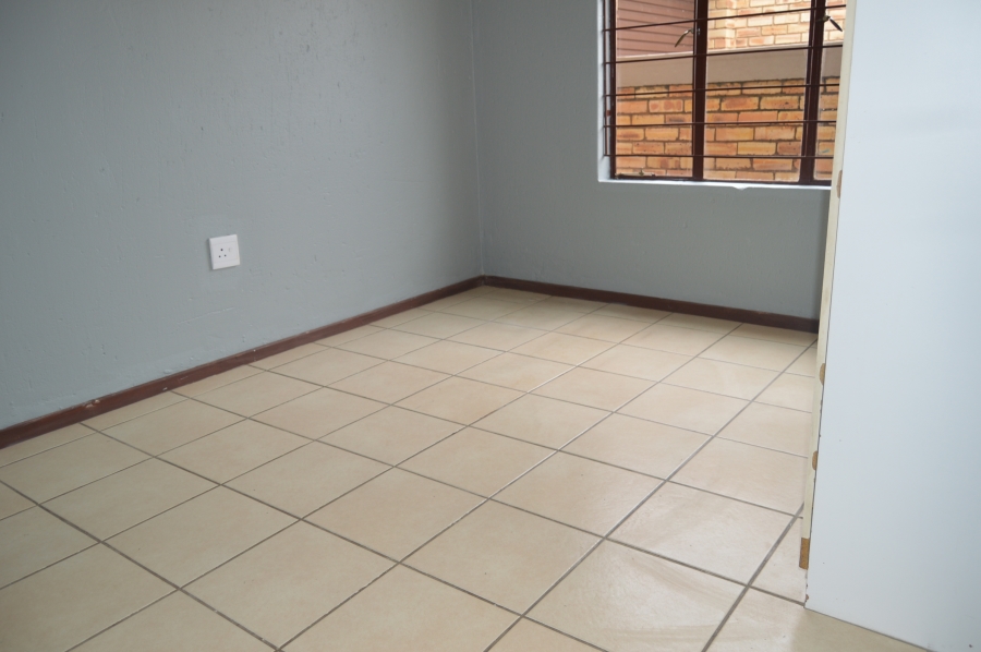 To Let 3 Bedroom Property for Rent in Greenhills Gauteng