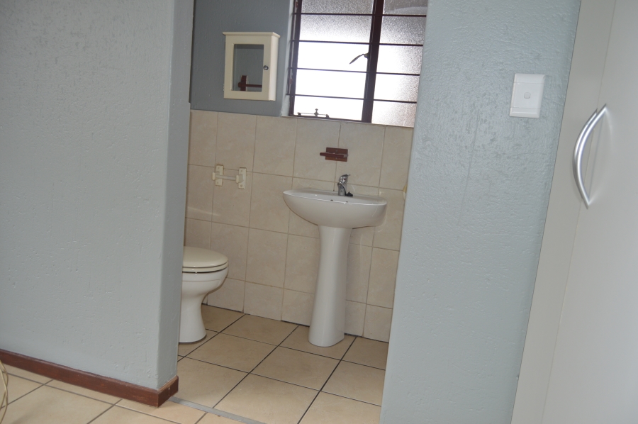 To Let 3 Bedroom Property for Rent in Greenhills Gauteng