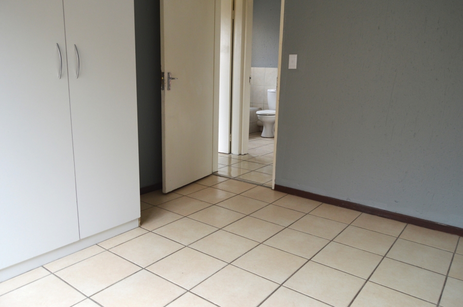 To Let 3 Bedroom Property for Rent in Greenhills Gauteng