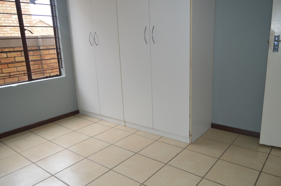 To Let 3 Bedroom Property for Rent in Greenhills Gauteng