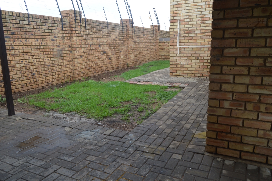 To Let 3 Bedroom Property for Rent in Greenhills Gauteng