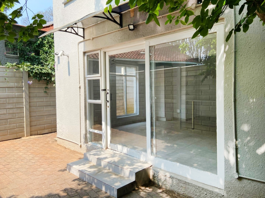 To Let 1 Bedroom Property for Rent in Linden Gauteng
