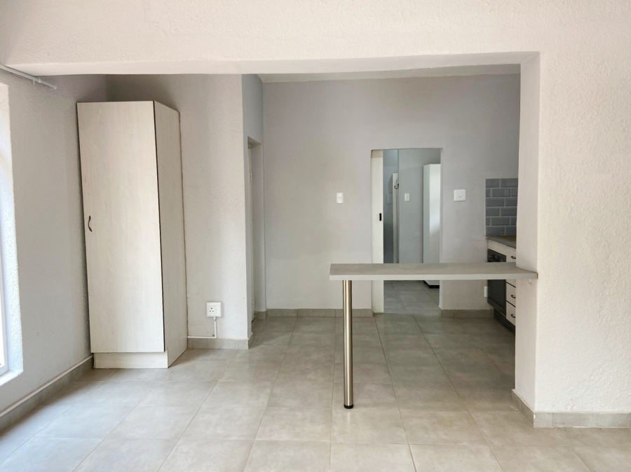 To Let 1 Bedroom Property for Rent in Linden Gauteng