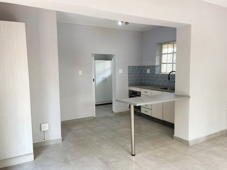 To Let 1 Bedroom Property for Rent in Linden Gauteng