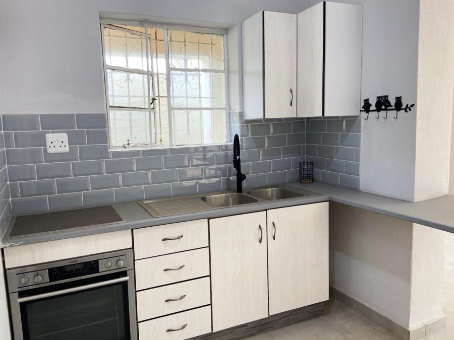 To Let 1 Bedroom Property for Rent in Linden Gauteng