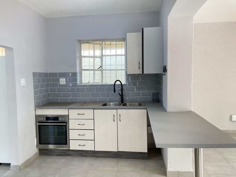To Let 1 Bedroom Property for Rent in Linden Gauteng