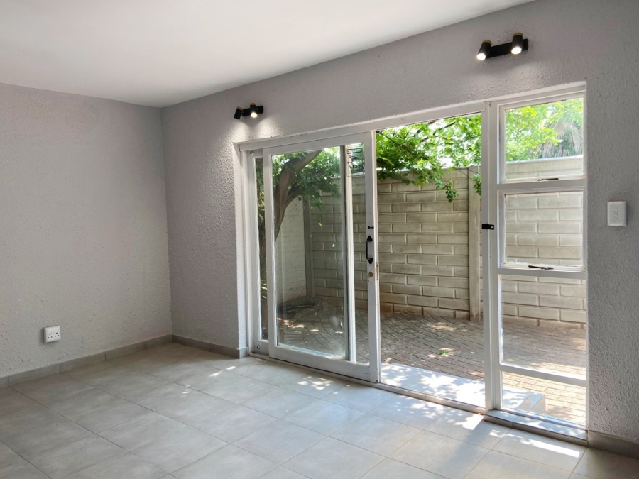To Let 1 Bedroom Property for Rent in Linden Gauteng