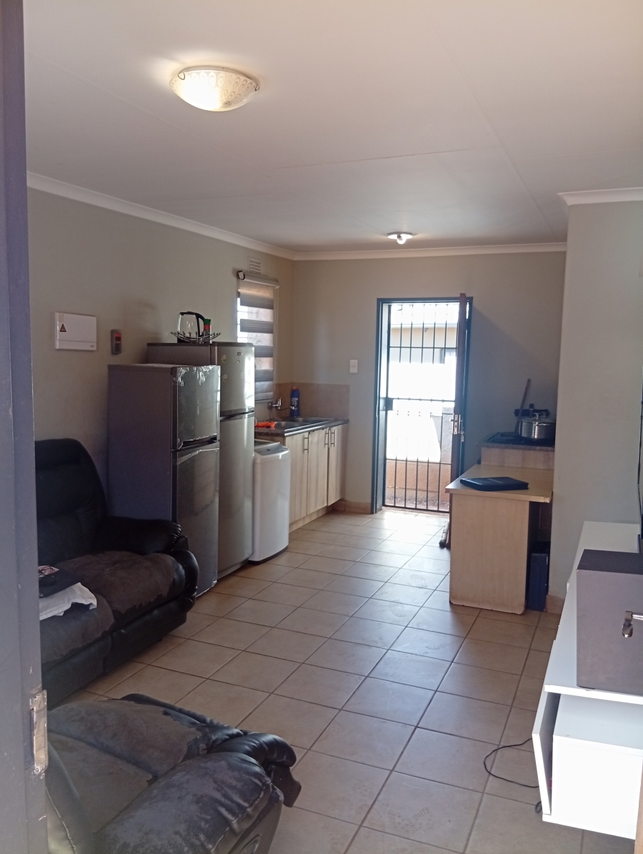 2 Bedroom Property for Sale in Protea Glen Gauteng