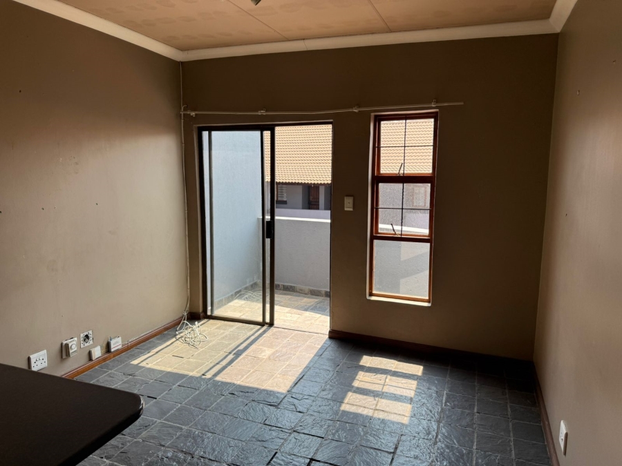 2 Bedroom Property for Sale in Erand Gardens Gauteng