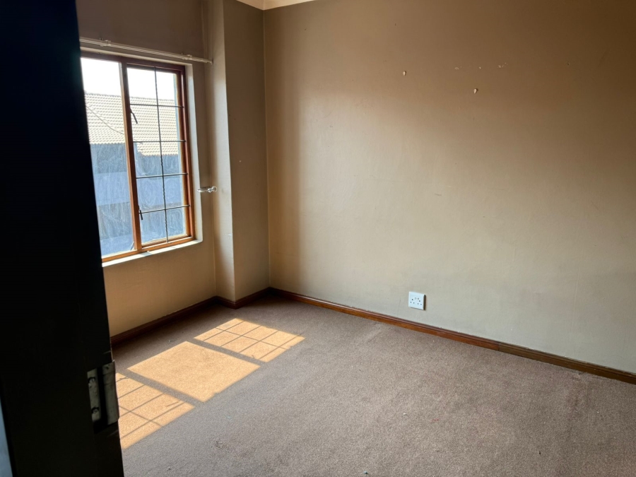 2 Bedroom Property for Sale in Erand Gardens Gauteng