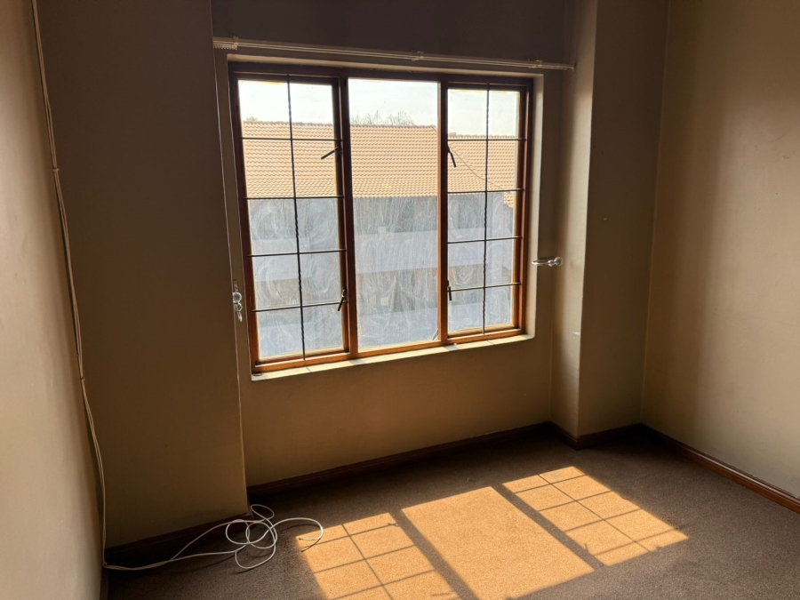 2 Bedroom Property for Sale in Erand Gardens Gauteng