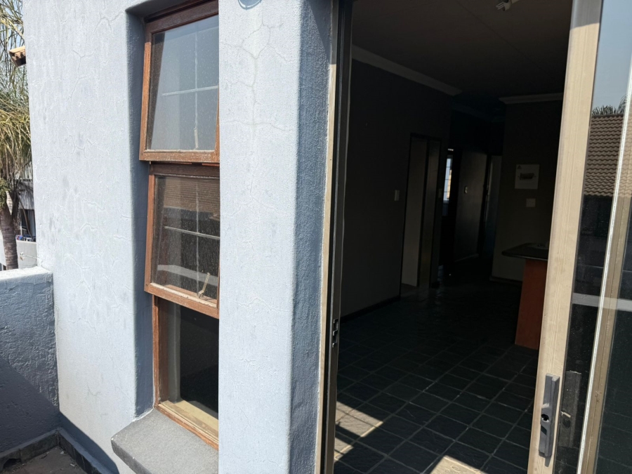 2 Bedroom Property for Sale in Erand Gardens Gauteng