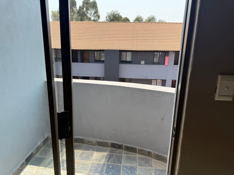 2 Bedroom Property for Sale in Erand Gardens Gauteng