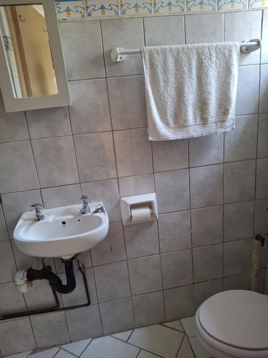 To Let 1 Bedroom Property for Rent in Highlands North Gauteng