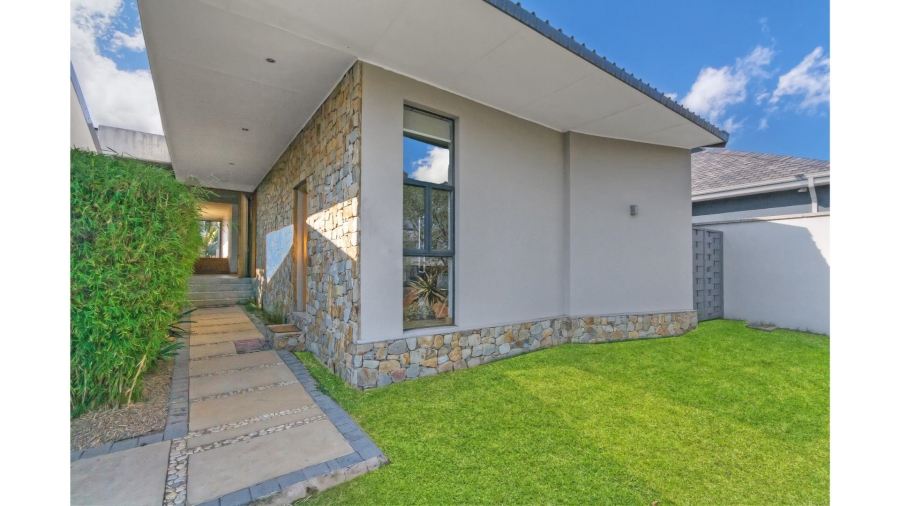 To Let 4 Bedroom Property for Rent in Waterfall Country Estate Gauteng