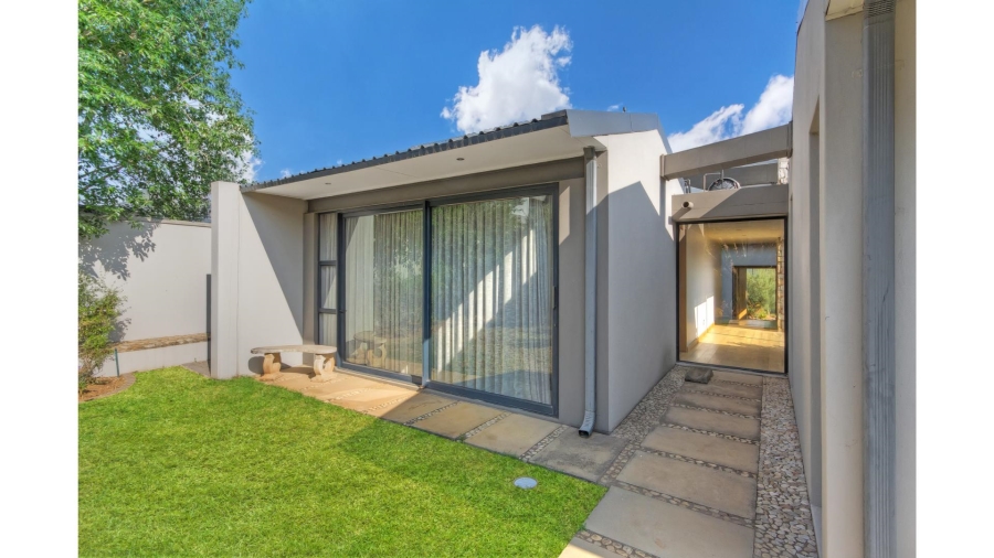To Let 4 Bedroom Property for Rent in Waterfall Country Estate Gauteng