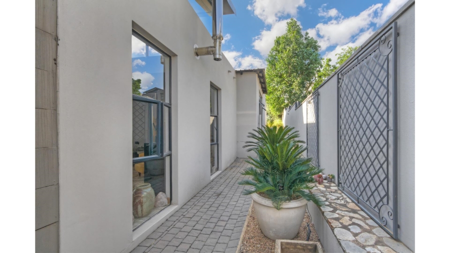 To Let 4 Bedroom Property for Rent in Waterfall Country Estate Gauteng