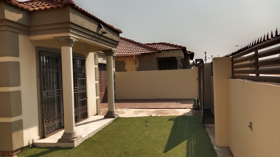 3 Bedroom Property for Sale in Roodekop Gauteng