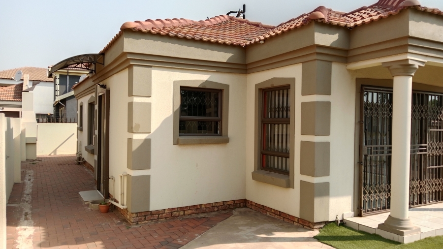 3 Bedroom Property for Sale in Roodekop Gauteng