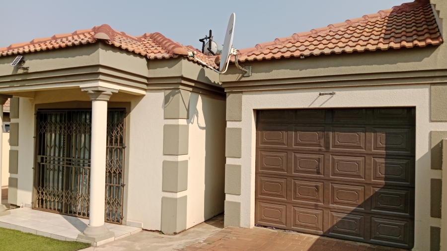 3 Bedroom Property for Sale in Roodekop Gauteng