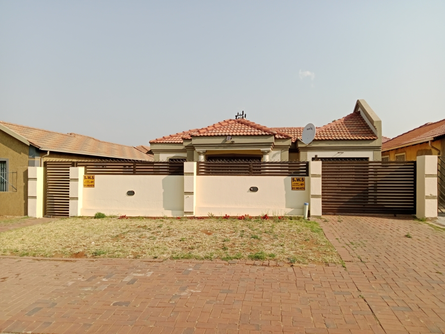 3 Bedroom Property for Sale in Roodekop Gauteng