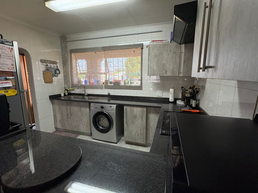 2 Bedroom Property for Sale in Northcliff Gauteng