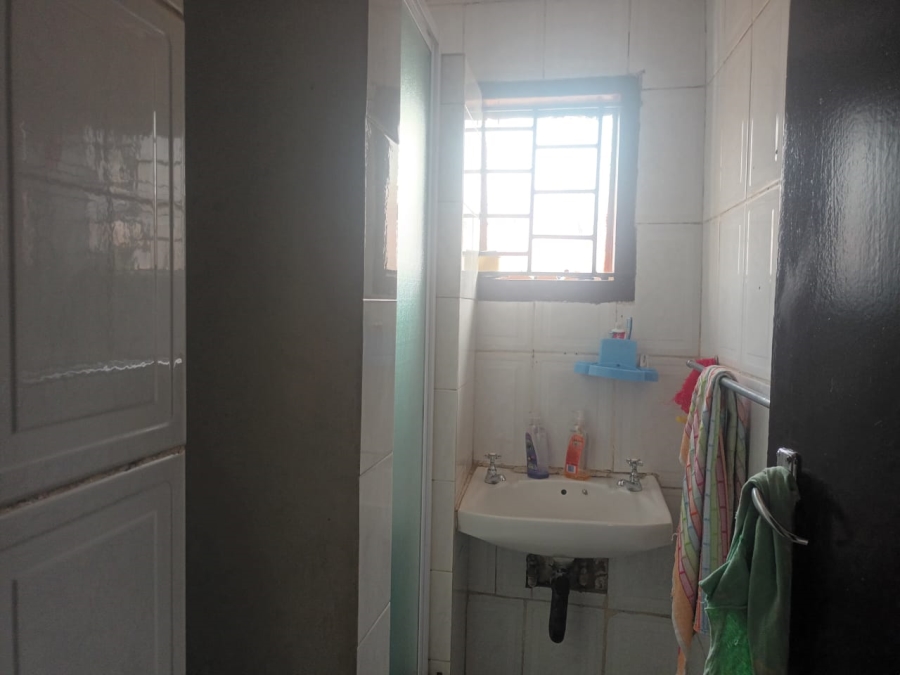 4 Bedroom Property for Sale in Lotus Gardens Gauteng