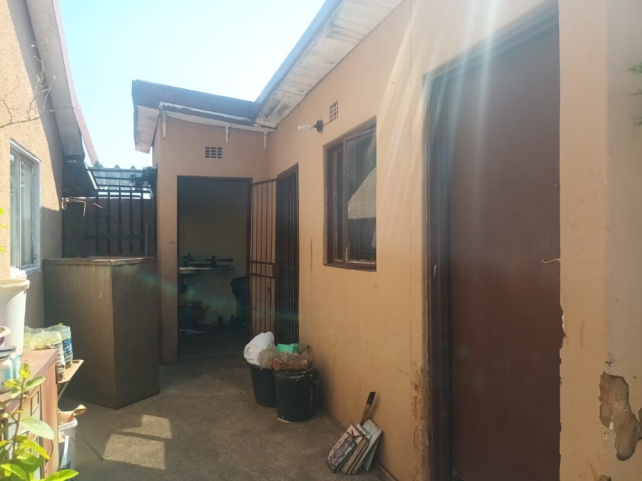 4 Bedroom Property for Sale in Lotus Gardens Gauteng