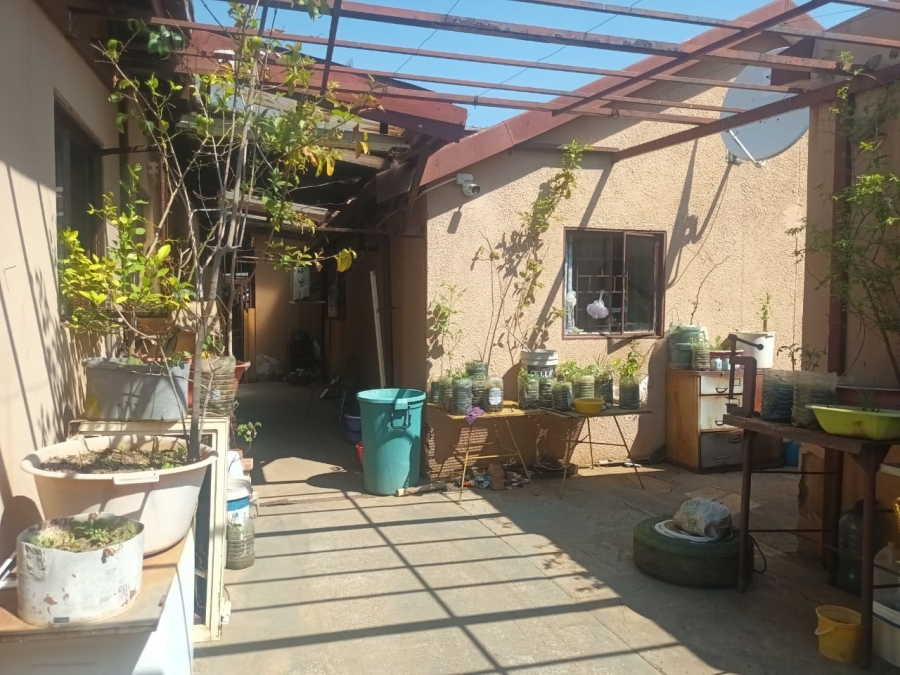 4 Bedroom Property for Sale in Lotus Gardens Gauteng