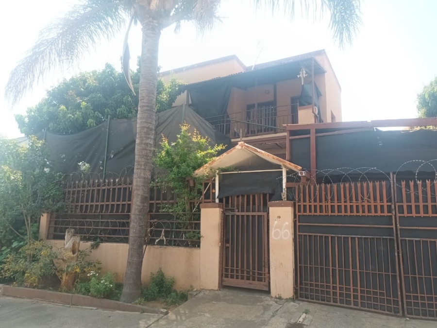 4 Bedroom Property for Sale in Lotus Gardens Gauteng