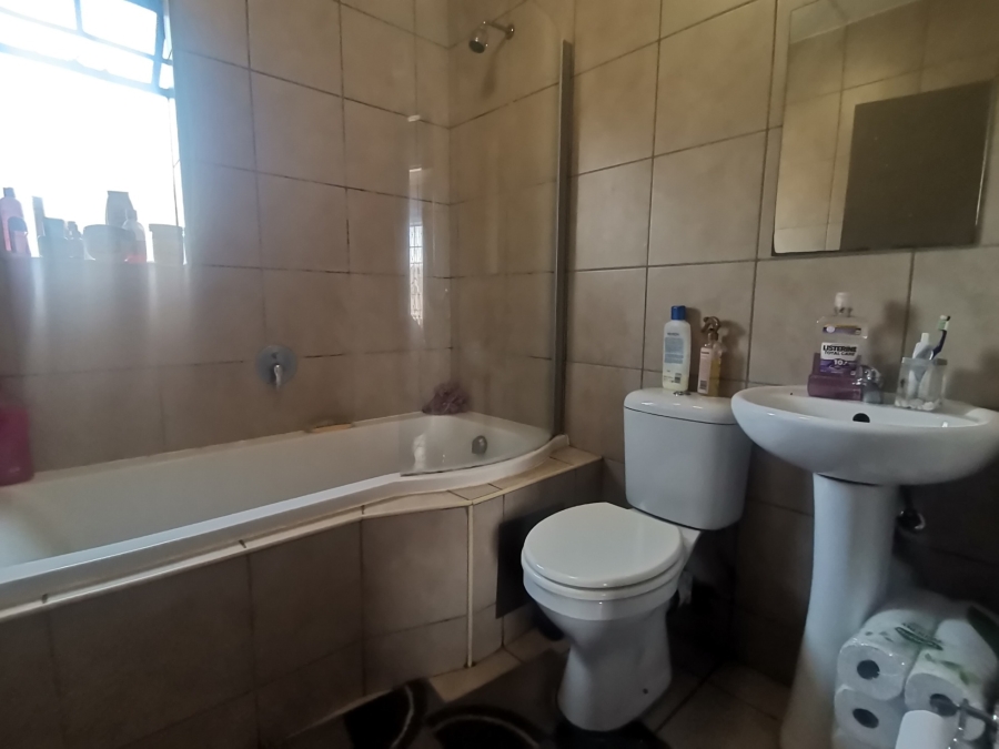 2 Bedroom Property for Sale in Alveda Park Gauteng