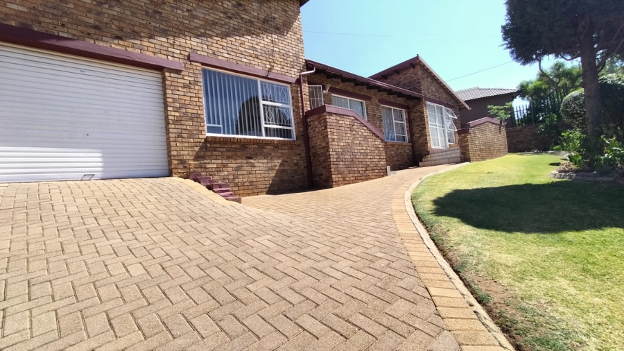 3 Bedroom Property for Sale in Noordheuwel Gauteng